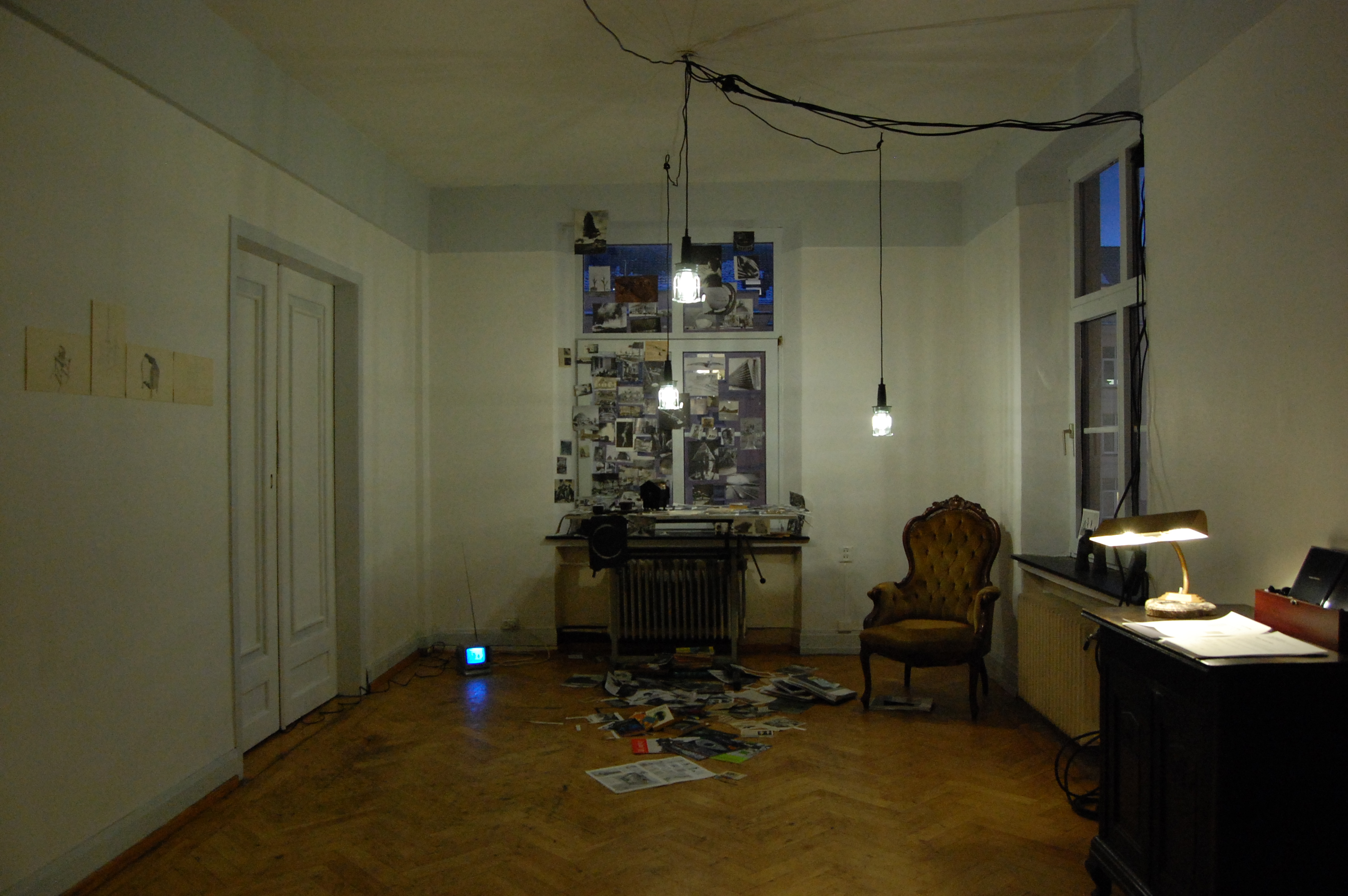 Neste steg i utviklingen, installasjon. Next step in the evolution, installation.