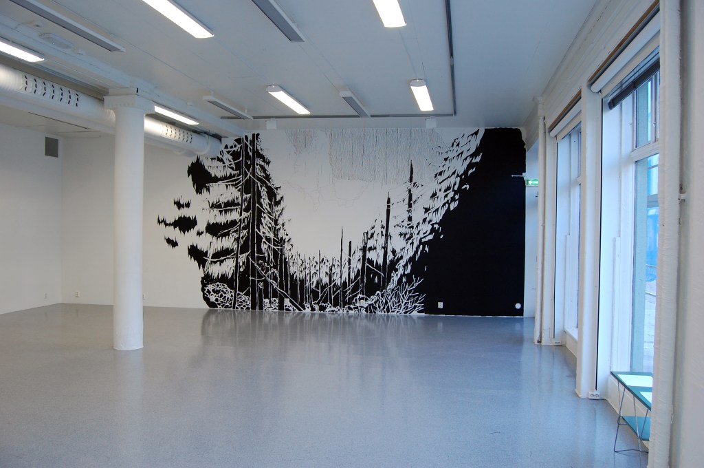 Veggmaleri. Fra soloutstilling på Rom8 i Bergen 2010. Wallpainting. From a soloshow at Rom8 in Bergen 2010.