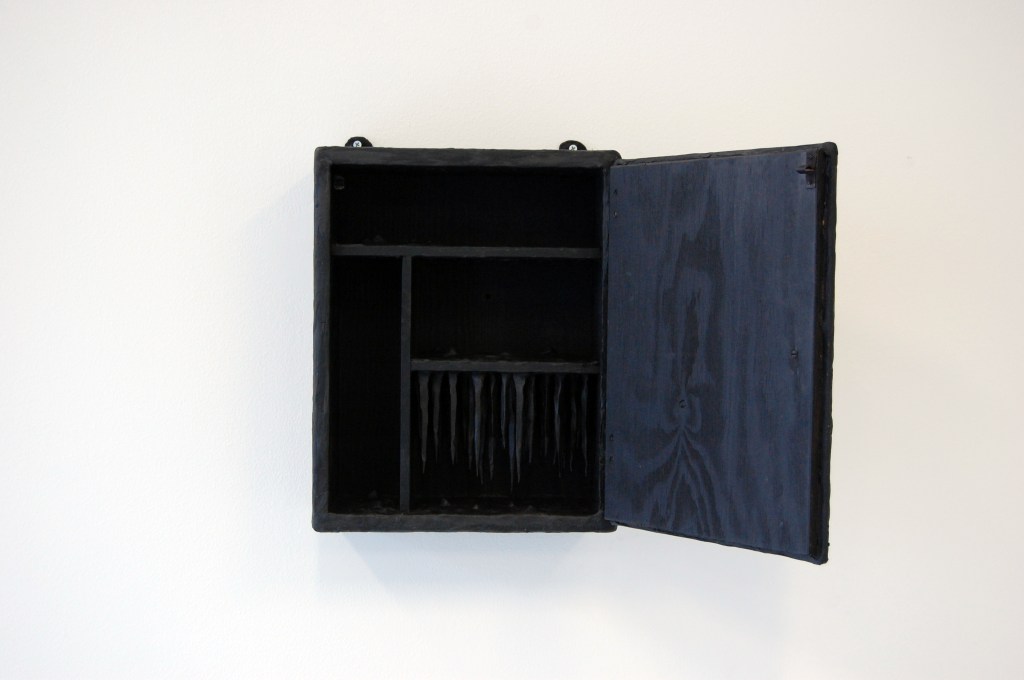 Svartmalt furu / Pinewood painted black